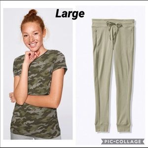 VS PINK set leggings and camo tee